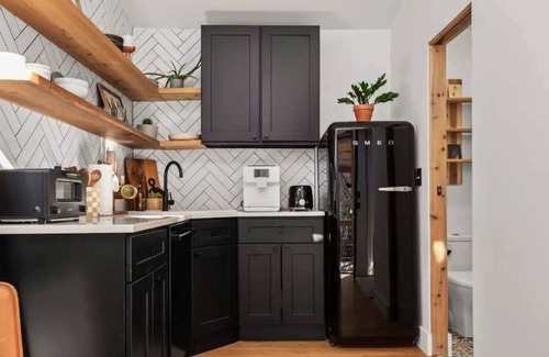 Hendersonville House | Star Sky-Boho Rustic Tiny Home With Hot Tub 20 Minutes From Asheville