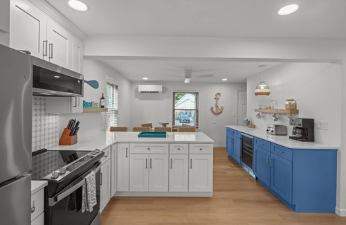 Kenyon Cottage | Starfish Cottage: 3BR, Beach Pass, Fire Pit & Deck – 2mi to multiple beaches