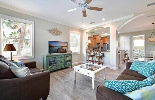 Bradenton Beach Villa | Starfish East- Beautiful Villa private pool and a few steps to the beach