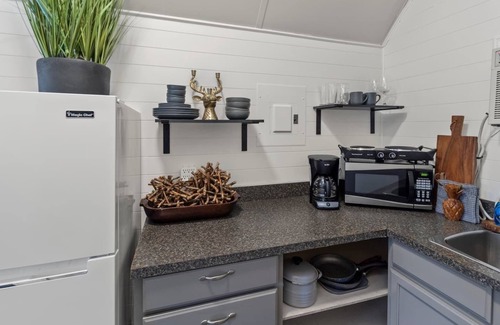 Oil City Cabin | Stargazer~Caddo Lake Cabins with Kayaks