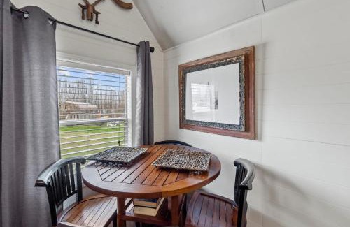 Oil City House | Stargazercaddo Lake Cabin