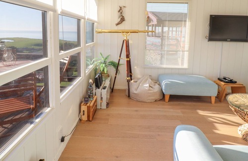 Aberdovey Cabin | STARGAZING, family friendly, character holiday cottage in Aberdovey