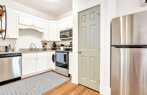 Dixon Park House | Starland District,walking Distance to Forsyth!n