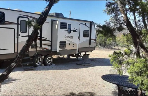 Utopia House | STARLIGHT DELUXE RV
