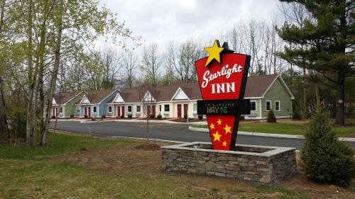 Malletts Bay Hotel | Starlight Inn