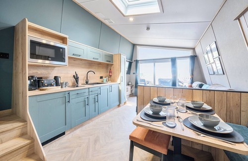 Great Houghton Cottage | STARLIGHT SKYLIGHT - BILLING AQUADROME in Billing Aquadrome Holiday Park