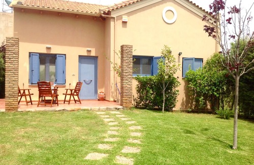 Aigio Villa | Starlight Villa by the sea (80m from the beach)