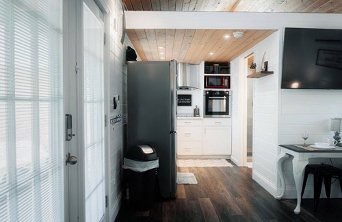 Hillsville Cottage | Starry Snug - A tiny home romantic getaway