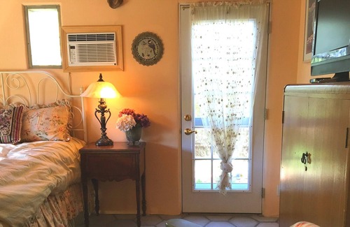 Eldorado at Santa Fe House | Starry, Starry Nights in Quiet Cozy Country Home with Pleasurable Amenities