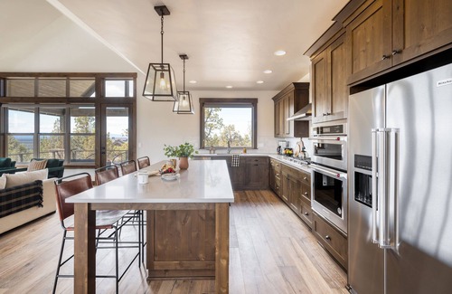 Powell Butte House | Starview at Brasada Ranch Resort by AvantStay |HotTub & Close To Golf!