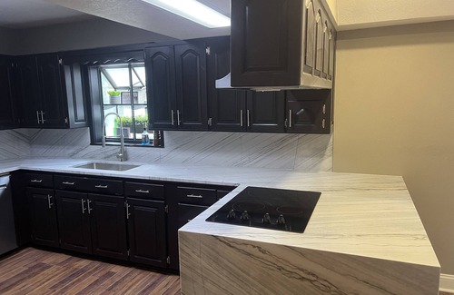 Mid America House | “Stasiak Manor” Beautiful 6 Bedroom/3 bath Home with private pool!