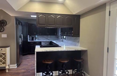 Mid America House | “Stasiak Manor” Beautiful 6 Bedroom/3 bath Home with private pool!