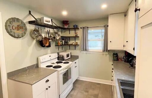 Pullman House | State Street Cottage, 2BR Apt