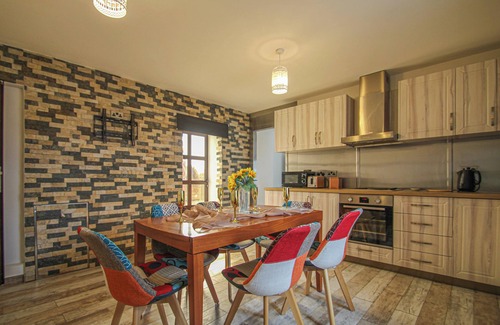 Lanark Apartment | Station Apartments by Lanark Stays