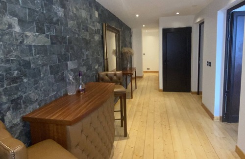 Lanark Apartment | Station Hotel