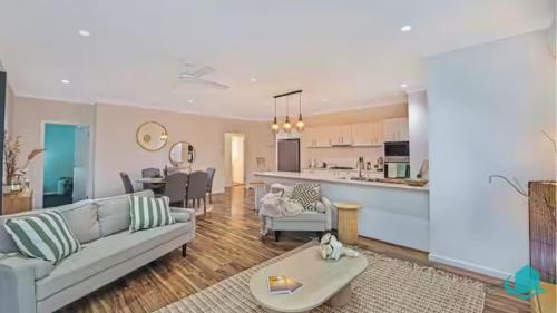 Murrays Beach House | Stay A While at Murrays Beach