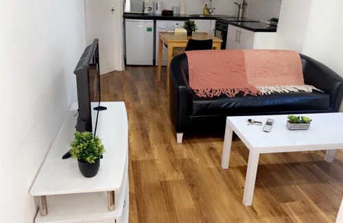 Wakefield Apartment | Stay At Apt4 - Duplex Relocations