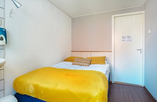 Ouddorp Hotel | Stay at Hotel-Pension Ouddorp, close to the sea and beach, just a 3-minute walk from the center. Comfortable rooms. The perfect base for a relaxing holiday or an active day at the beach!