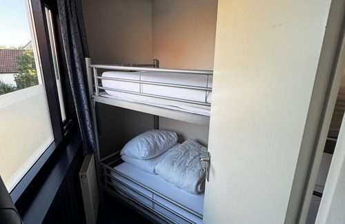 Ouddorp Hotel | Stay at Hotel-Pension Ouddorp, near sea and beach, just a 3-minute walk from the village center. Comfortable rooms with private bathroom. Ideal for a relaxing getaway or an active beach holiday!