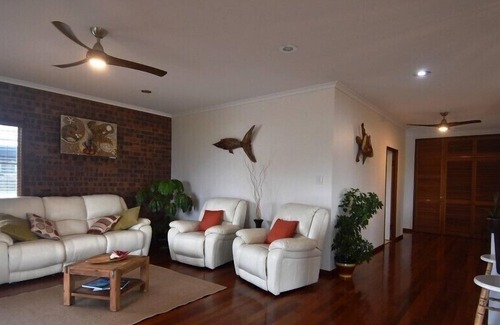 Wongaling Beach House | Stay at ‘Ocean Breeze’