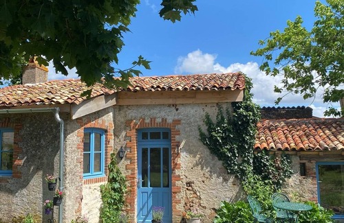 Argentonnay House | Stay at the alpaca farm, opposite Chateau de Sanzay,