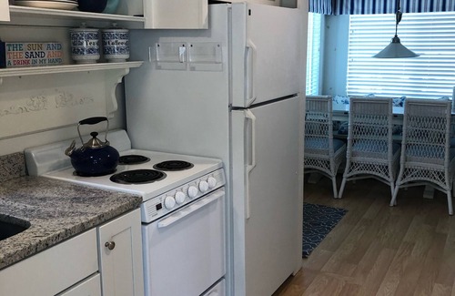 Ogunquit House | Stay at The Salt Life! Pristine, Quintessential Maine Sleeps 4-6 Walk To Beach