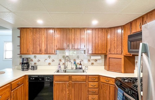 Paw Paw Lake House | Stay at Canopy Cabin, a Lakeview Retreat