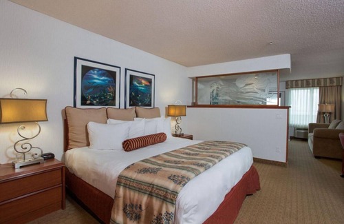 Ocean Shores Hotel | STAY BY THE BEACH! COMFY UNIT, POOL, SAUNA