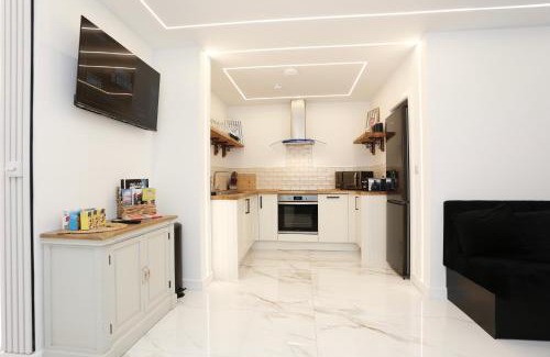 South Shore Apartment | STAY BY THE SEA Deluxe Apartment