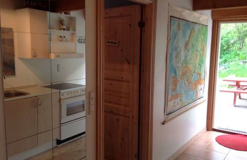 Vejstrup Cottage | Stay idyllically at the old watermill and lake.