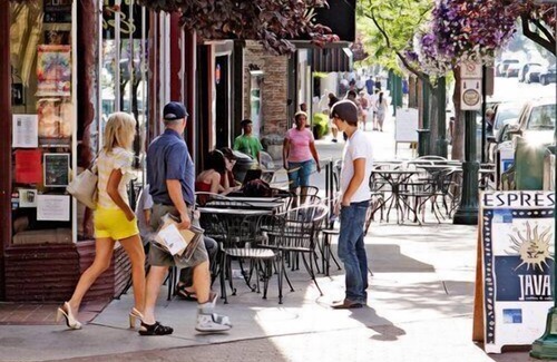 Garden District House | Stay in a Castle! Downtown! Best location! FREE Bikes & Kayak! 2024 Renovated!