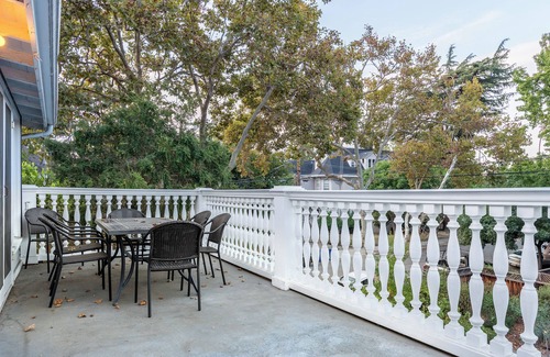 San Jose House | Stay in a historic Victorian built in 1906; walk to downtown San Jose