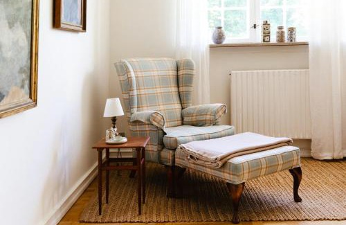 Maribo House | Stay In Fisher's House In Forest By Lake