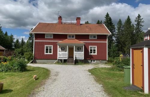 Vindeln Apartment | Stay in Skogmästarvillan Hear the roar of the Vindelälven river