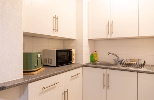 Newport Apartment | Stay in the heart of Isle of Wight in 2BDR apt