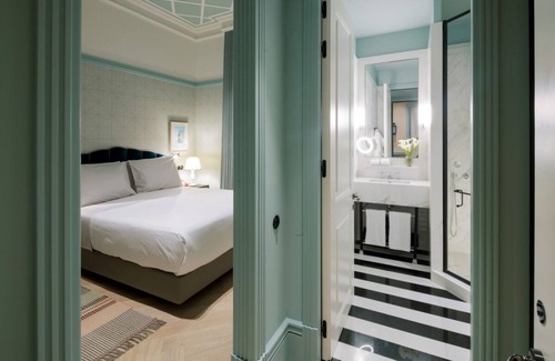 Centro / Baixa Hotel | Stay in the Heart of Porto's Business and Financial Center! W/Onsite Pool!