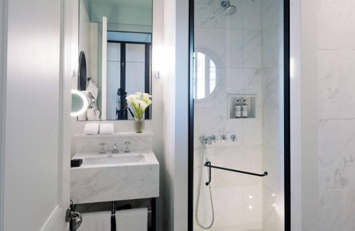 Centro / Baixa Hotel | Stay in the Heart of Porto's Business and Financial Center! W/Onsite Pool!