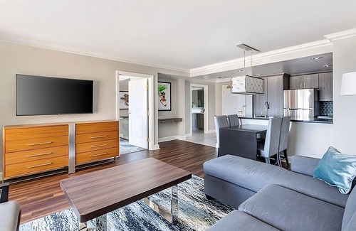 Las Vegas Hotel | Stay in the Heart of Las Vegas! 2 Spacious Units w/Living Area | Outdoor Pool