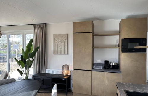 Nieuwvliet House | Stay in the modern and spacious Zonneweelde Lodge and be on the beach in no time