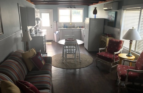 Nags Head Cottage | Stay in the Old Beach Style Flat Top House! Quick walk to the ocean!