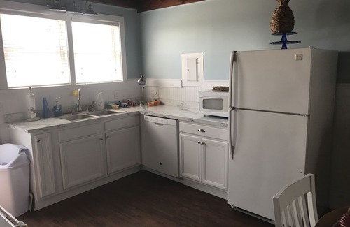 Nags Head Cottage | Stay in the Old Beach Style Flat Top House! Quick walk to the ocean!