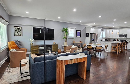 South Shore House | Stay Inn South Shore- Pool Table, Arcade, Sleeps 10, Pet Friendly