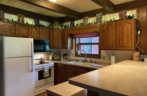 Thompsonville Ski Chalet | Stay-N-Play Chalet! Rate discounts are in effect through March. Book Now!