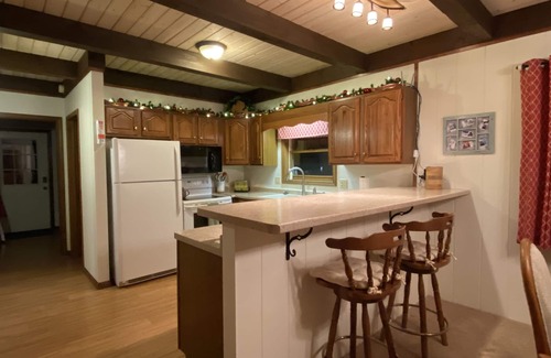 Thompsonville Ski Chalet | Stay-N-Play Chalet! Rate discounts are in effect through March. Book Now!