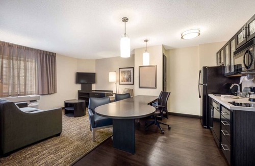 Central Oklahoma City Hotel | Stay Near the Red Earth Festival Grounds! 3 Queen Studios w/Private Kitchens!
