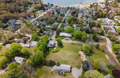 Pocasset House | Stay On The Cape Vacation Rentals: Immaculate Home 2 Acres Short Walk To Beach
