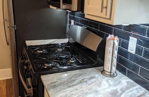 Clarksville Apartment | Stay on the sunny side of Downtown Louisville!