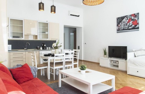 Terezvaros Apartment | Stay One Step From Opera Andr ssy avenue