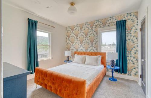 Hosford-Abernethy Apartment | Stay Portland Collection - Warhol Suite - Art Deco Apartment - 92 WalkScore