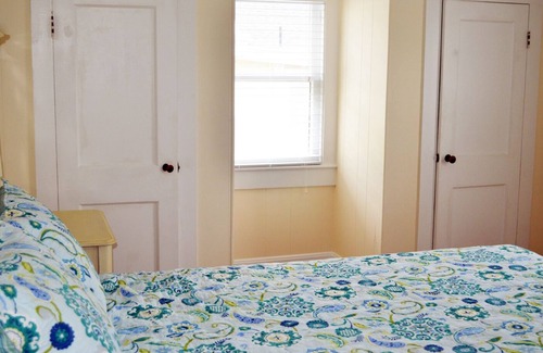 Ocean City Cottage | STAY SAFE in OC! Bayside Family Cottages walk to the beach and boardwalk .